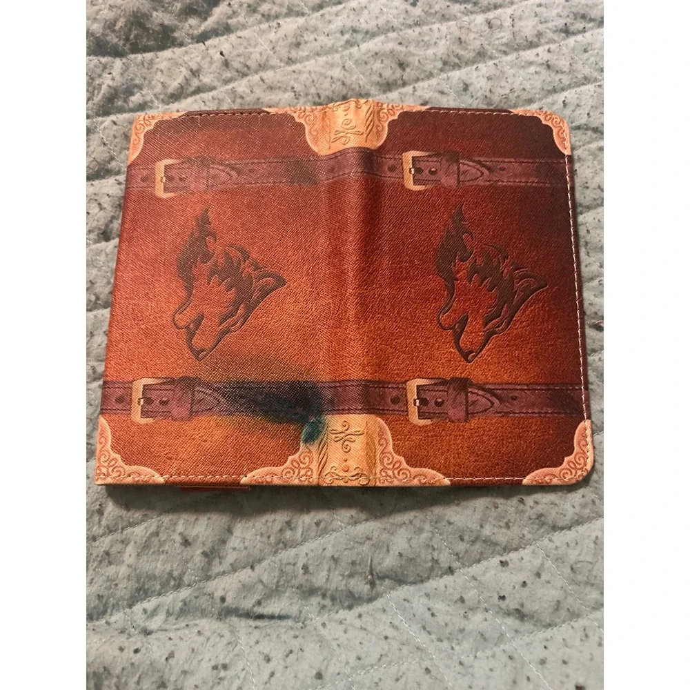 Wolf Graphic Suitcase‎ Style Bifold Wallet Brown Tan Faux Leather Snap Closure